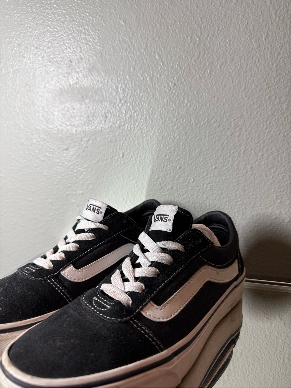 Vans Black White Sidestripe Low Top Skate Sneakers Women’s Size 7 - Picture 2 of 7